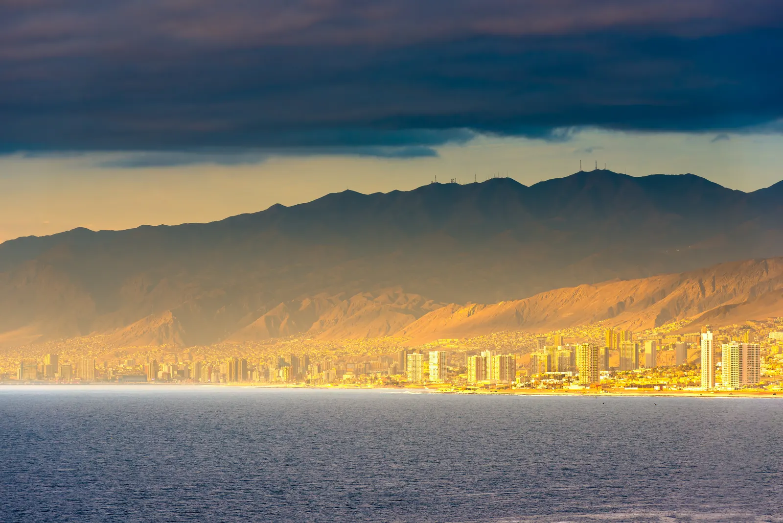Vista panorámica de la ciudad de Antofagasta y su costa